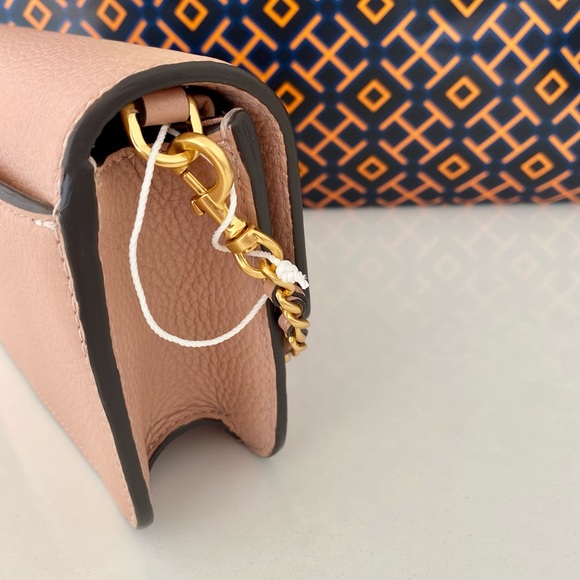 🎊SOLD🌸NEW🌸Tory Burch Britten chain wallet with wristbands for carry/crossbody - Picture 9 of 15